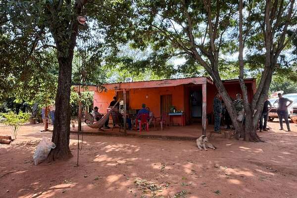 La familia Denis brinda apoyo a los allegados de Almir ante la falta de noticias - Policiales - ABC Color