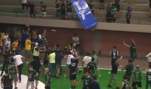 Violencia opaca triunfo de Paranaense en el Clásico ante Presidente Franco