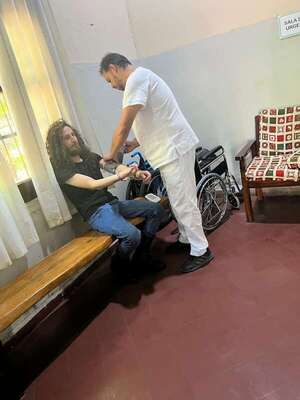 Envían al Neuropsiquiátrico a joven que intentó entrar a sanatorio para hablar con Cartes - Policiales - ABC Color