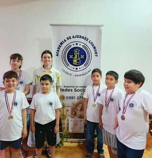 Ajedrez: Exitosa colonia de LuqMont - Polideportivo - ABC Color