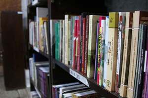 PEN Paraguay dona su colección de revistas a la Biblioteca de Literatura Paraguaya Contemporánea