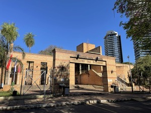 Derecho UNA cesa a cuatro docentes vinculados a «mafia de pagarés»