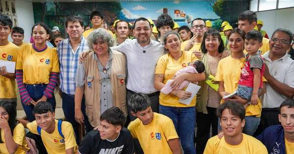 Diario HOY | Municipalidad de Asunción entrega becas a 52 jóvenes