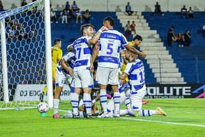 2 de Mayo se recupera de la eliminación copera tras vencer a Trinidense