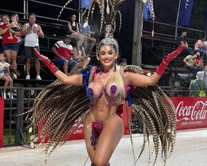 Popular / (GALERÍA) ¡Eli Villagra sambó con los colores del Ciclón en gua'ilandia!