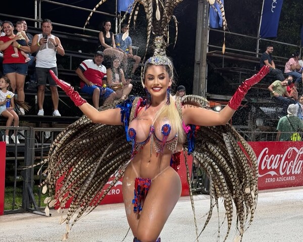 Popular / (GALERÍA) ¡Eli Villagra sambó con los colores del Ciclón en gua'ilandia!