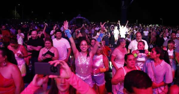 Diario HOY | Gente feliz en el puerto al ritmo de Só Pra Contrariar y É O Tchan