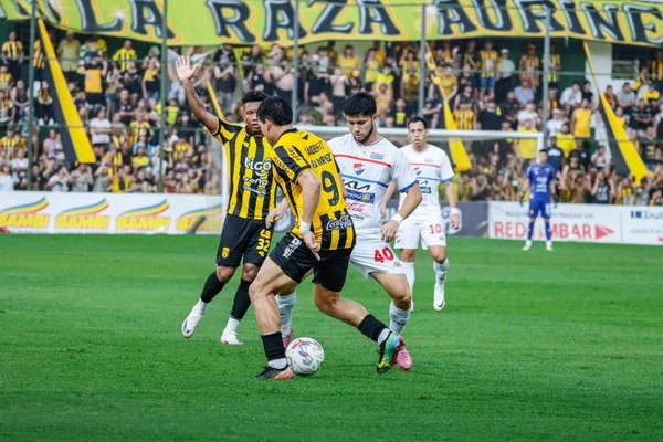 Con el cuchillo entre los dientes