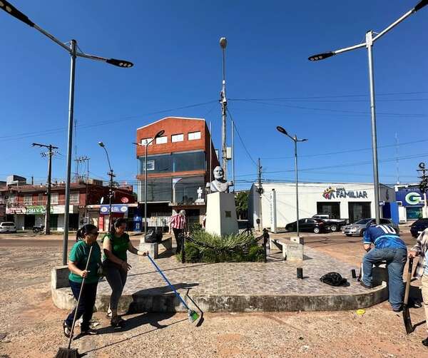 Voluntarios reviven el abandonado monumento al Mariscal López en Carapeguá - Nacionales - ABC Color