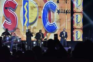 Samba y nostalgia: Festinha convirtió el Puerto de Asunción en una gran pista de baile - Música - ABC Color