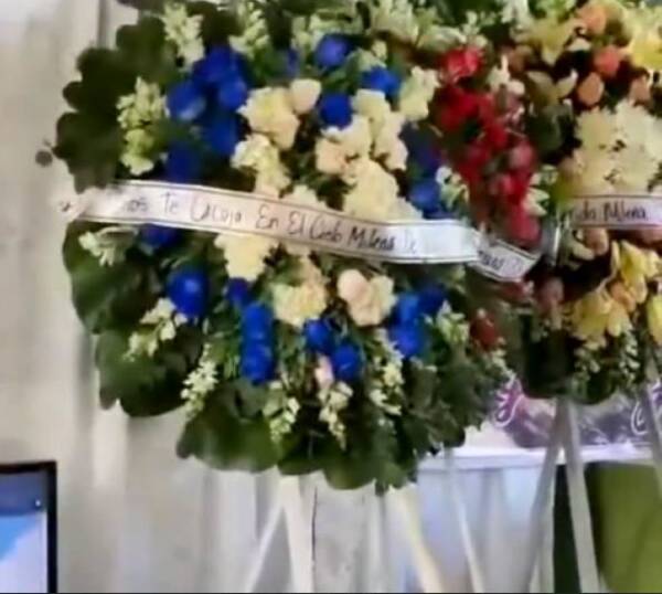 [VIDEO] ¡Hesukena! En pleno velorio comenzó a moverse la corona de flores