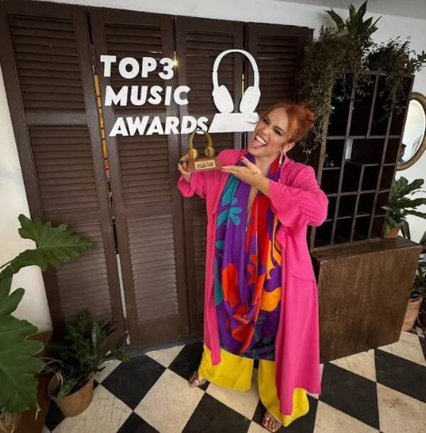 [VIDEO] Auricular de oro por el tema "Burrerita