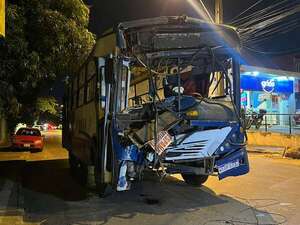 Bache habría provocado violento accidente sobre la avenida Artigas - Policiales - ABC Color