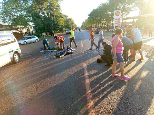 Choque entre dos motocicletas deja tres heridos en la Ruta PY06 en Bella Vista