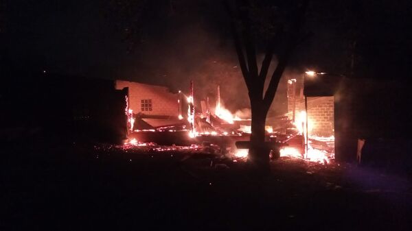 Voraz incendio reduce a cenizas una vivienda en Edelira