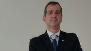 Ataques a Irán: «van a descabezar pero no mueren del todo», según exembajador