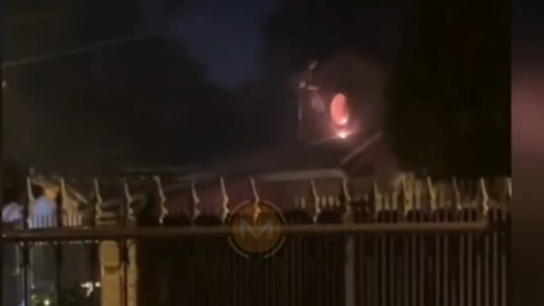 Destruyen vehículo e intentan quemar vivienda de joven activista