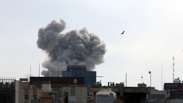 Las primeras horas de Furia Épica contra Irán: Mil objetivos, Jameneí muerto y 3 bajas de EEUU