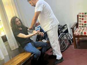 Joven que intentó ingresar al sanatorio Migone quería entregar “un mensaje” a Cartes - Policiales - ABC Color