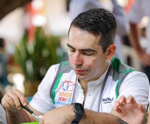 Proveedoras admiten presiones políticas en programa escolar