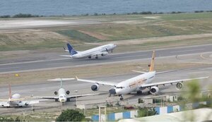 Miles de viajeros varados en aeropuertos de Medio Oriente