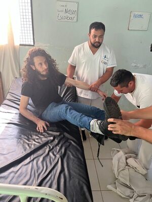 Popular / Trasladan al Neuropsiquiátrico a hombre que intentó hablar con el expresidente Horacio Cartes