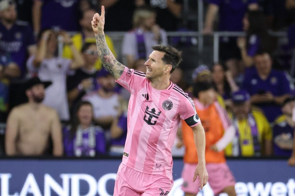 Messi brilla, marca dos goles y el Inter de Miami gana su primer partido en la MLS