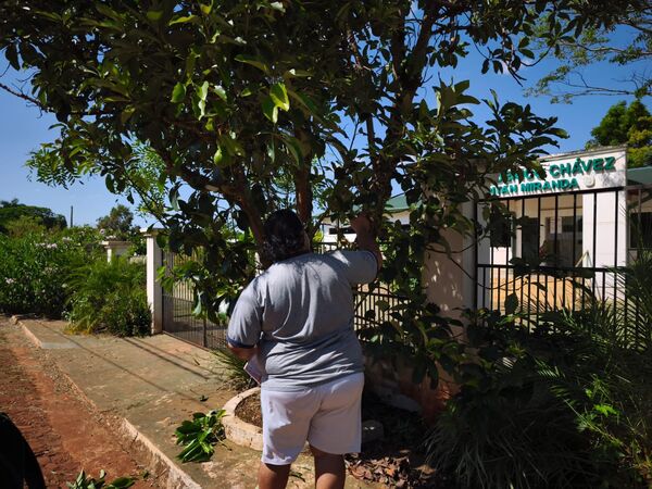 En su día libre, médico limpia y mejora la USF de Federico Chávez