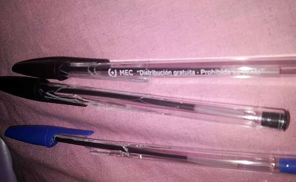 MEC: denuncian que kits escolares llegaron con materiales rotos y defectuosos - Nacionales - ABC Color