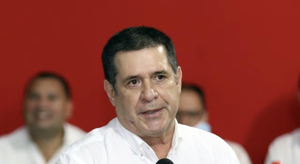 Horacio Cartes recibirá el alta médica este lunes tras una evolución “excepcional” y se recuperará en su casa