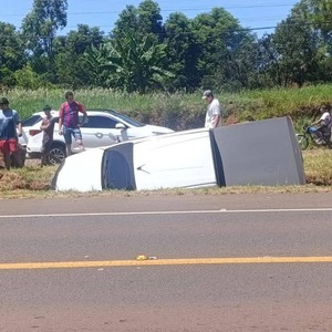 Choque frontal de vehículos en Trinidad deja a una mujer hospitalizada
