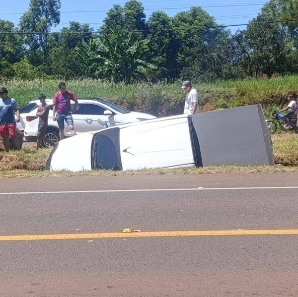 Choque frontal de vehículos en Trinidad deja a una mujer hospitalizada