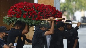 El cuerpo de El Mencho, líder del CJNG, es trasladado a cementerio en Guadalajara