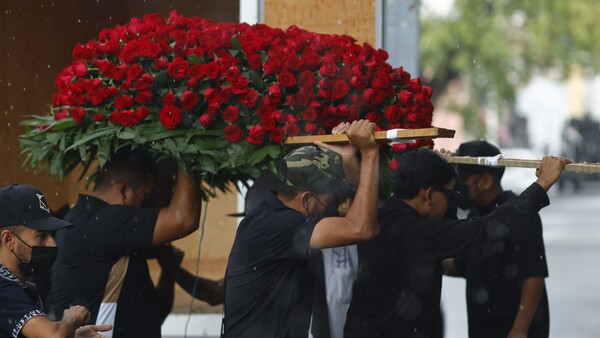 El cuerpo de El Mencho, líder del CJNG, es trasladado a cementerio en Guadalajara
