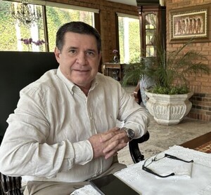 Horacio Cartes recibe el alta hospitalaria y continuará su recuperación en casa