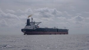 Un general de la Guardia Revolucionaria iraní dice que no dejarán pasar petróleo por Ormuz