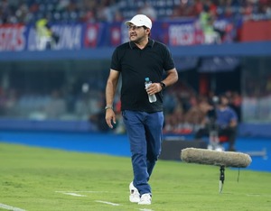 Popular / "Un jugador de Cerro Porteño gana todo lo que Recoleta gasta"