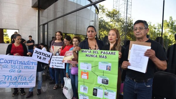 Víctimas de la "mafia de los pagarés" denuncian que siguen los descuentos y apuntan contra defensores públicos