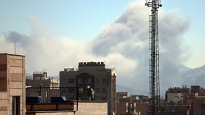 Israel bombardea la Oficina presidencial y un complejo gubernamental en Teherán