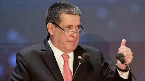 Cartes, de alta, tras ser revisado por 14 médicos; ya vio el partido en casa