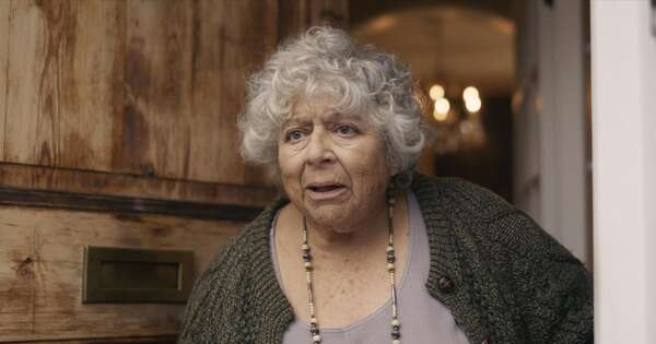 La Nación / Octogenaria protagoniza corto nominado al Óscar sobre la soledad en la vejez