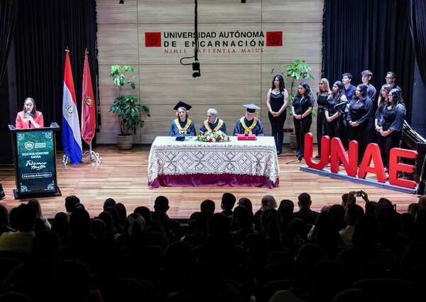 UNAE invistió como Dr. Honoris Causa al Prof. Feliciano Acosta - Empresariales - ABC Color