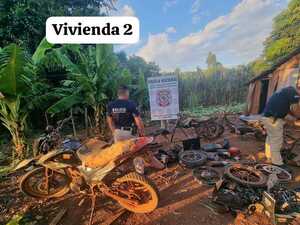 Allanan dos viviendas en Obligado tras asalto en comercio e incautan motocicleta