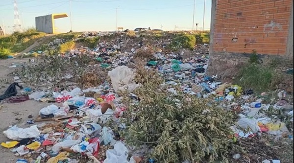 Vecinos denuncian basural en el barrio Santa Rosa