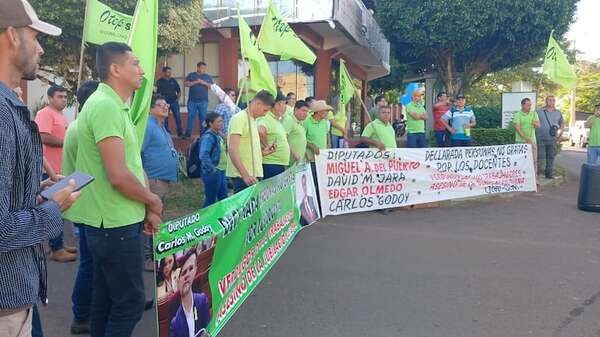 Docentes presionan en medio de negociaciones por reforma de la Caja Fiscal  - Nacionales - ABC Color