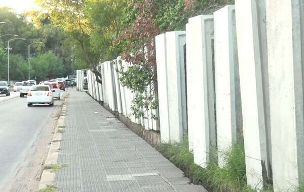 Obras de desagüe siguen en espera mientras ductos se convierten en vertederos clandestinos  - Nacionales - ABC Color