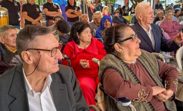 Pensión para adultos mayores: recomiendan retirar dinero de  cuentas