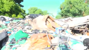 Comuna de Asunción interviene un vertedero clandestino y propietaria pide dinero para desalojar