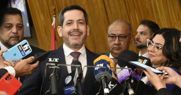 Diario HOY | Reeligen por cuarta vez a Raúl Latorre como presidente de Diputados