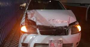 Diario HOY | Bus circulaba sin permiso ni seguro, chocó un auto y no asume daños